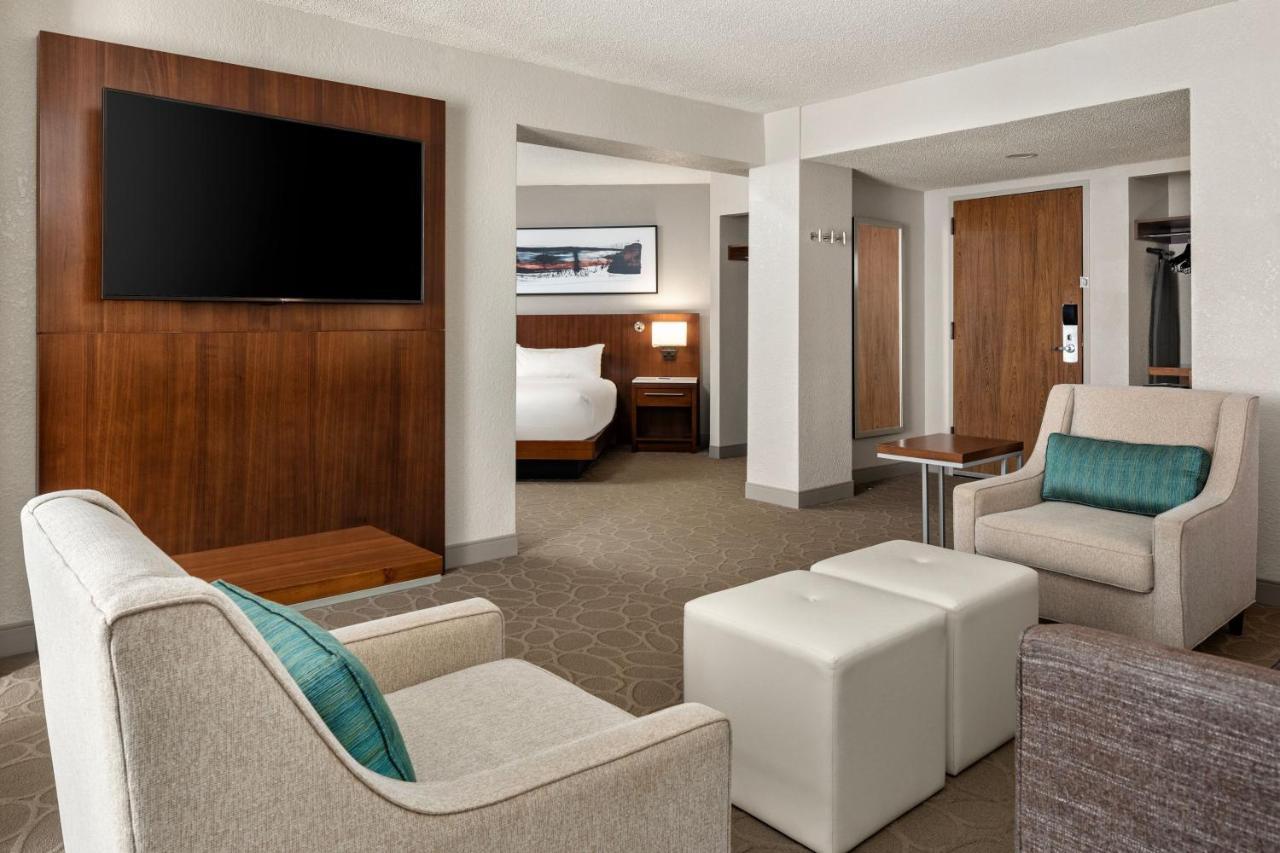 Delta Hotels By Marriott Minneapolis Northeast Exterior photo