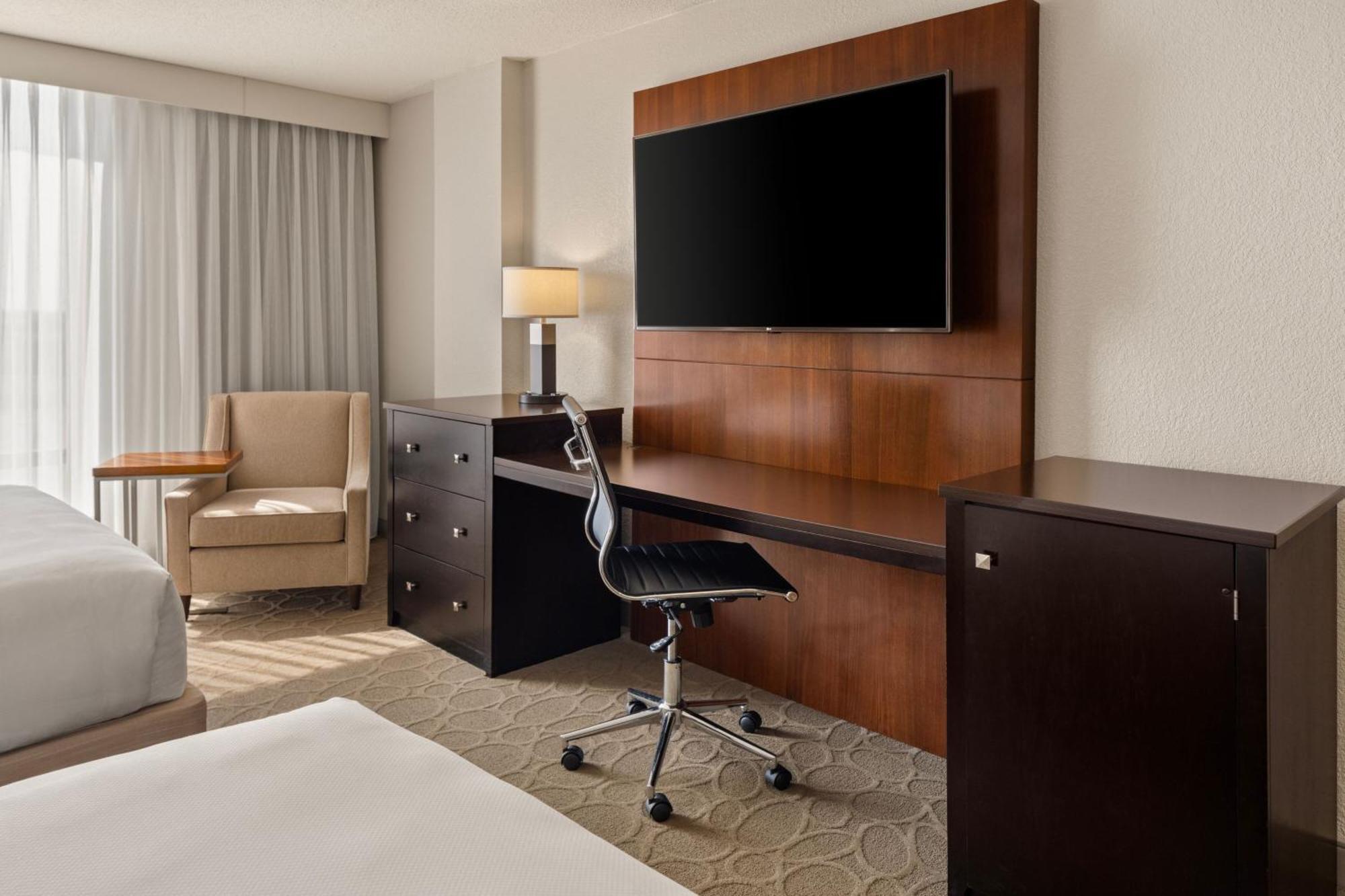 Delta Hotels By Marriott Minneapolis Northeast Exterior photo